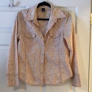 GAP super cute western style shirt with snap buttons- two pockets in the front